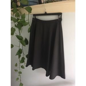 Black knee-length skirt.